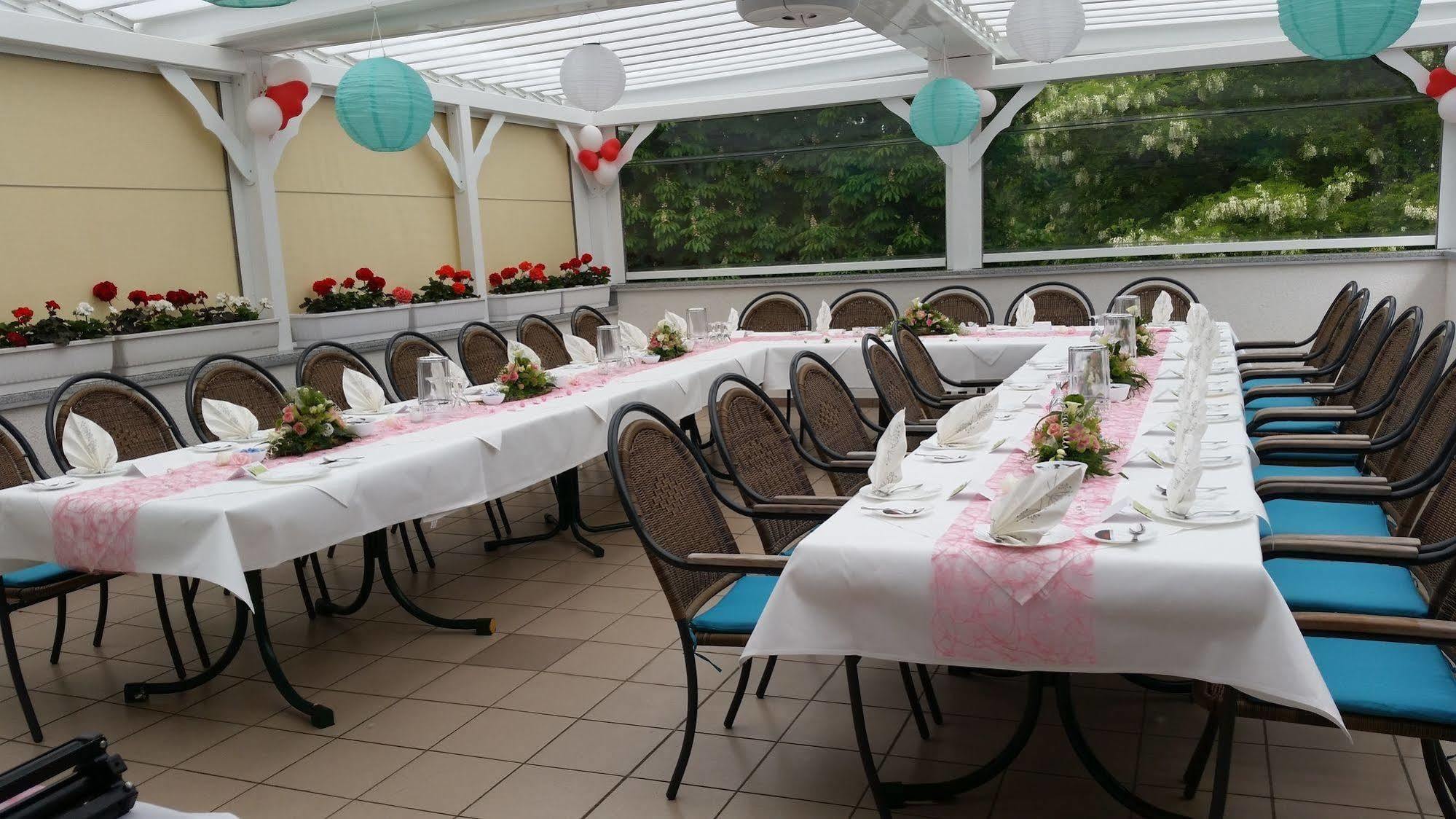 Hotel & Restaurant Park Cafe Isa แอร์ฟวร์ท ภายนอก รูปภาพ