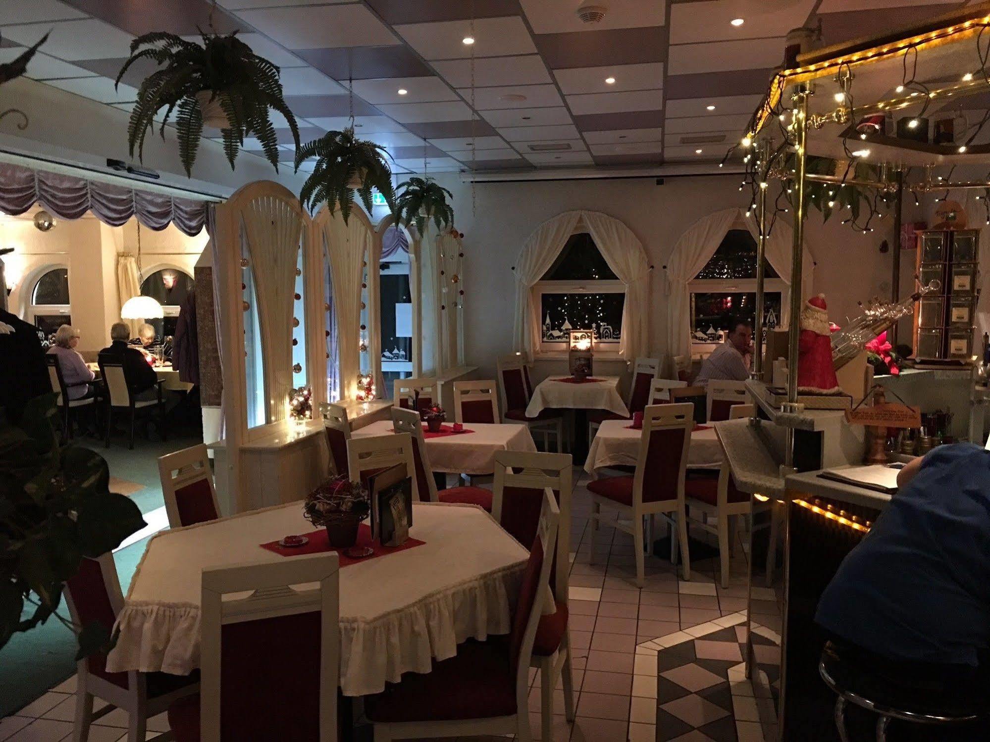 Hotel & Restaurant Park Cafe Isa แอร์ฟวร์ท ภายนอก รูปภาพ